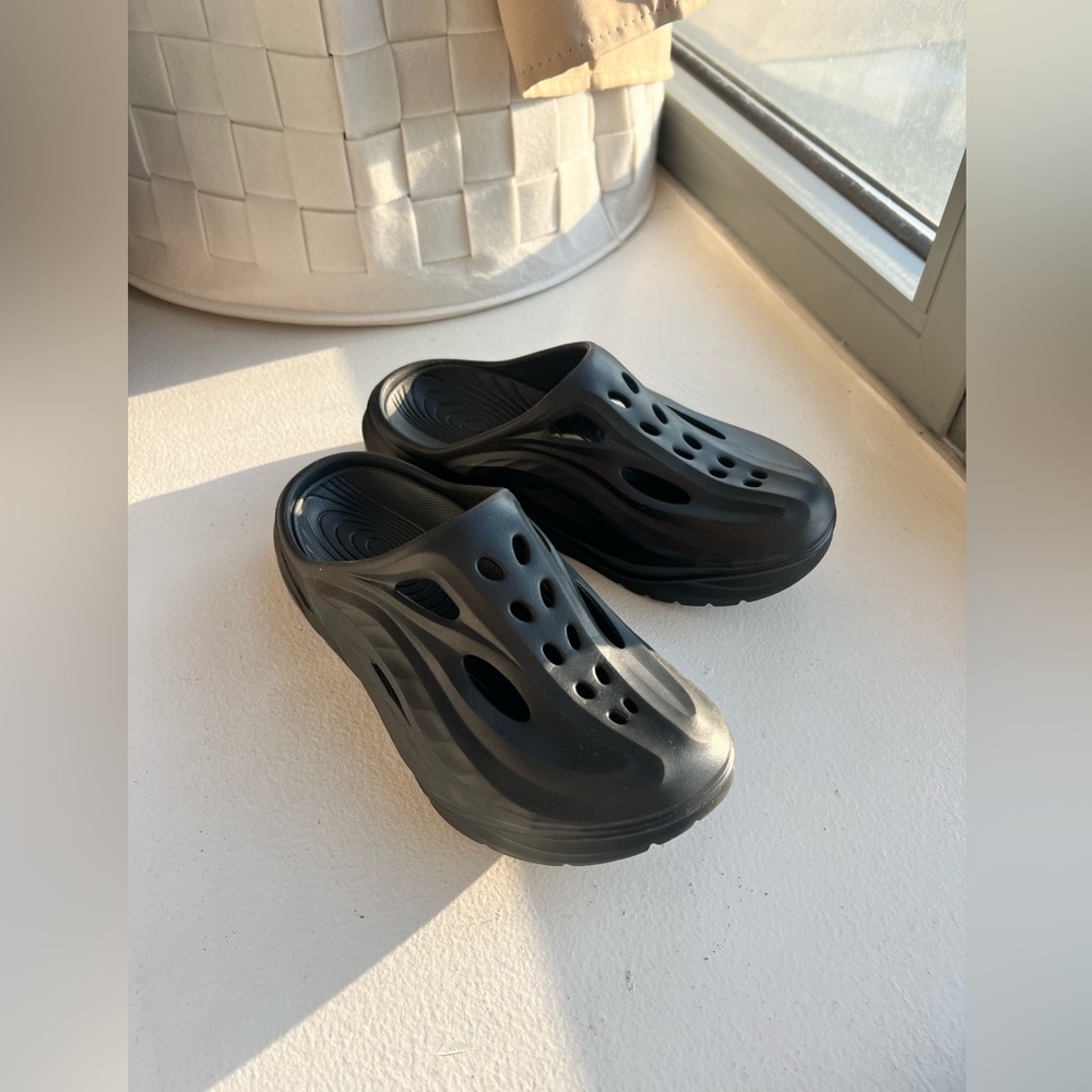 Hoka Ora Recovery Mule Slides - Black / Size 7